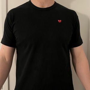 PLAY Comme des garçons Men’s Large T-Shit. Black with Heart Patch Logo